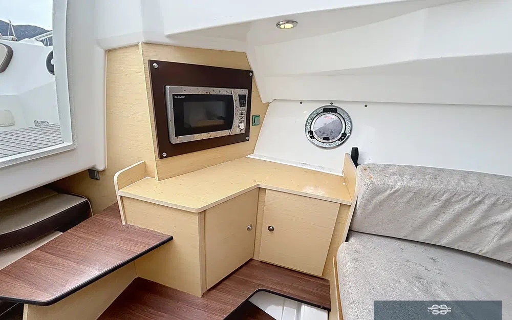 slider 5 Beneteau Flyer 850 Sun Deck