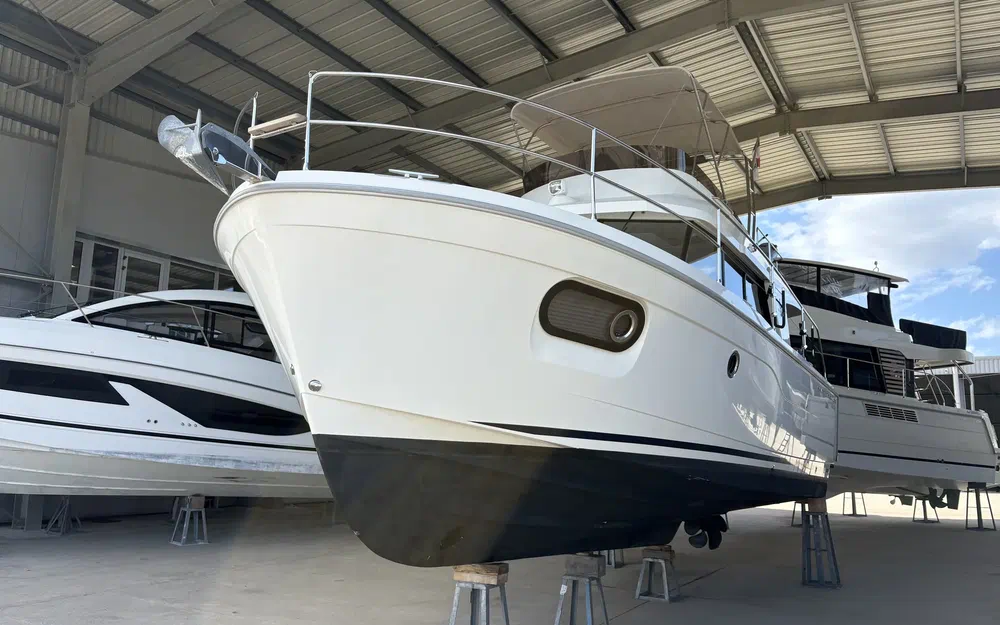 slider 1 Beneteau Swift Trawler 35