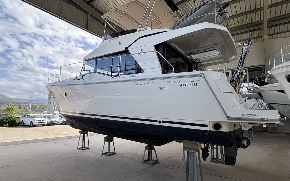 slider 2 Beneteau Swift Trawler 35