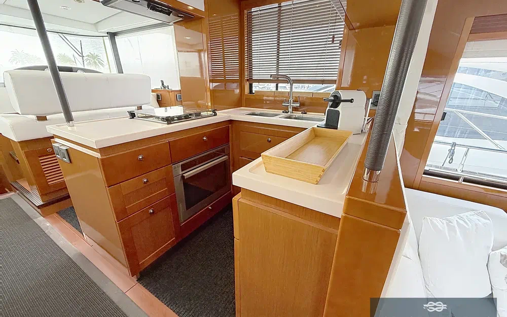 slider 10 Beneteau Swift Trawler 50