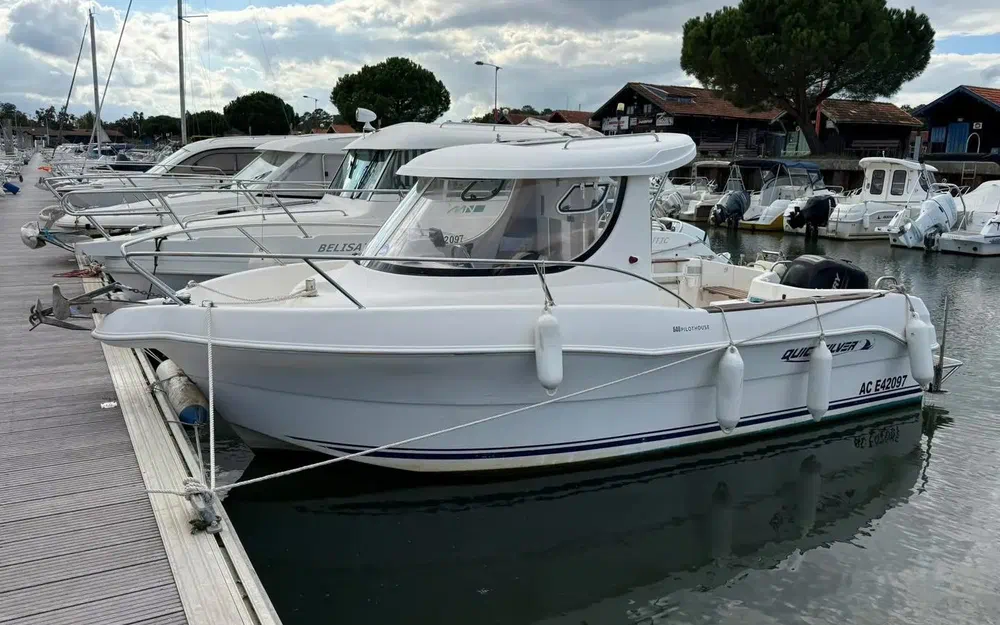 slider 0 Quicksilver 640 Pilothouse