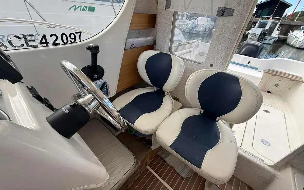 slider 12 Quicksilver 640 Pilothouse