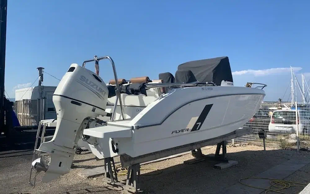 slider 1 Beneteau Flyer 7 SPACEdeck
