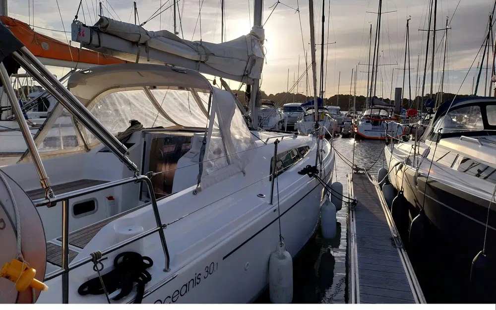 slider 13 Beneteau Oceanis 30.1