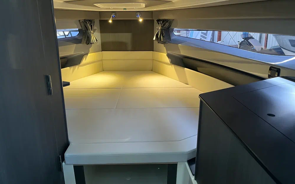 slider 9 Navan S30