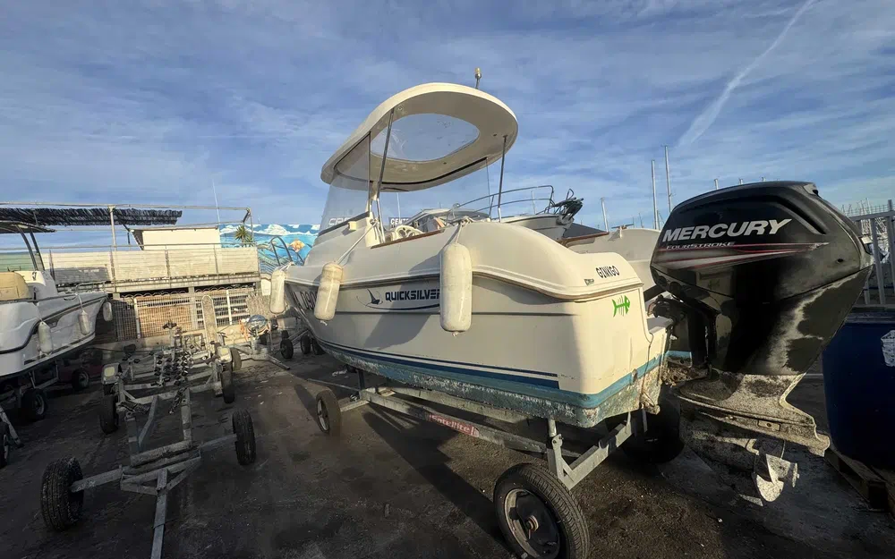 slider 1 Quicksilver 530 Pilothouse