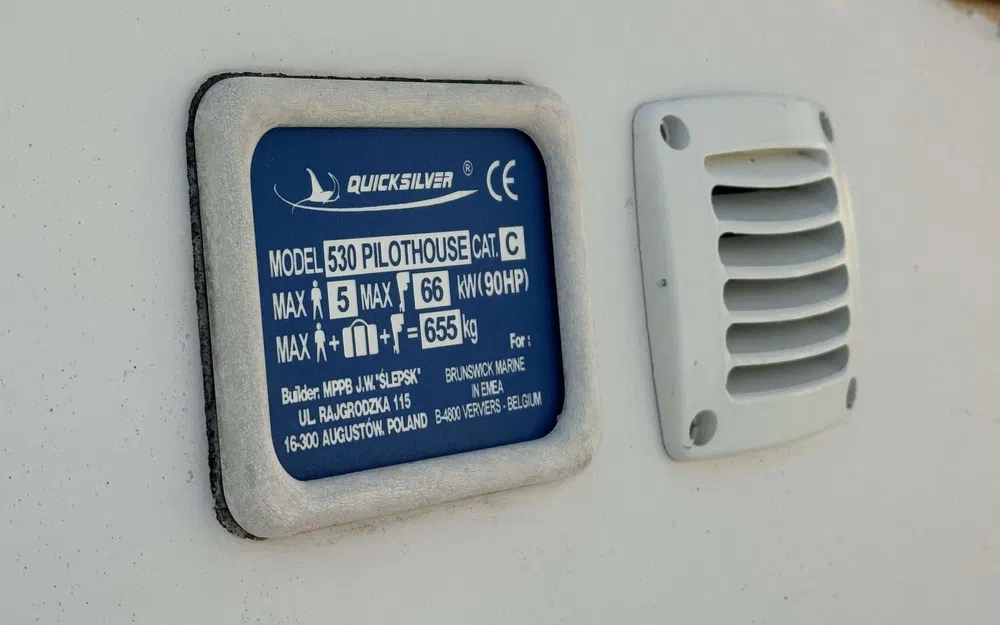 slider 3 Quicksilver 530 Pilothouse