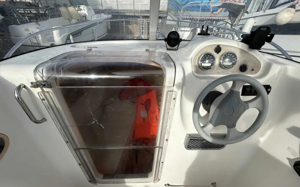 slider 8 Quicksilver 530 Pilothouse