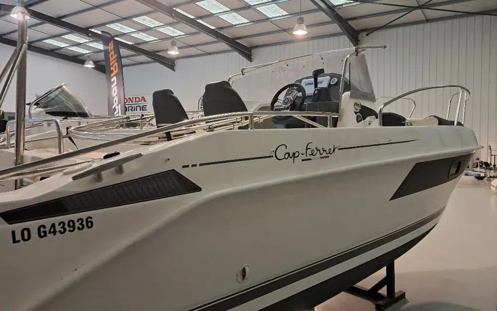 slider 1 B2 Marine Cap Ferret 702 Sun Deck