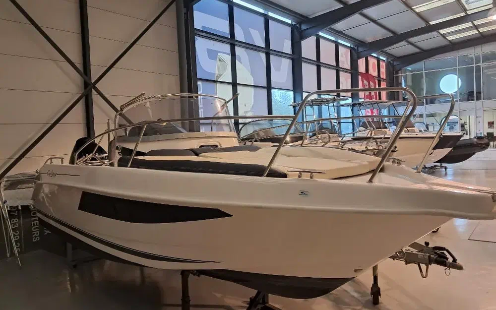 slider 2 B2 Marine Cap Ferret 702 Sun Deck