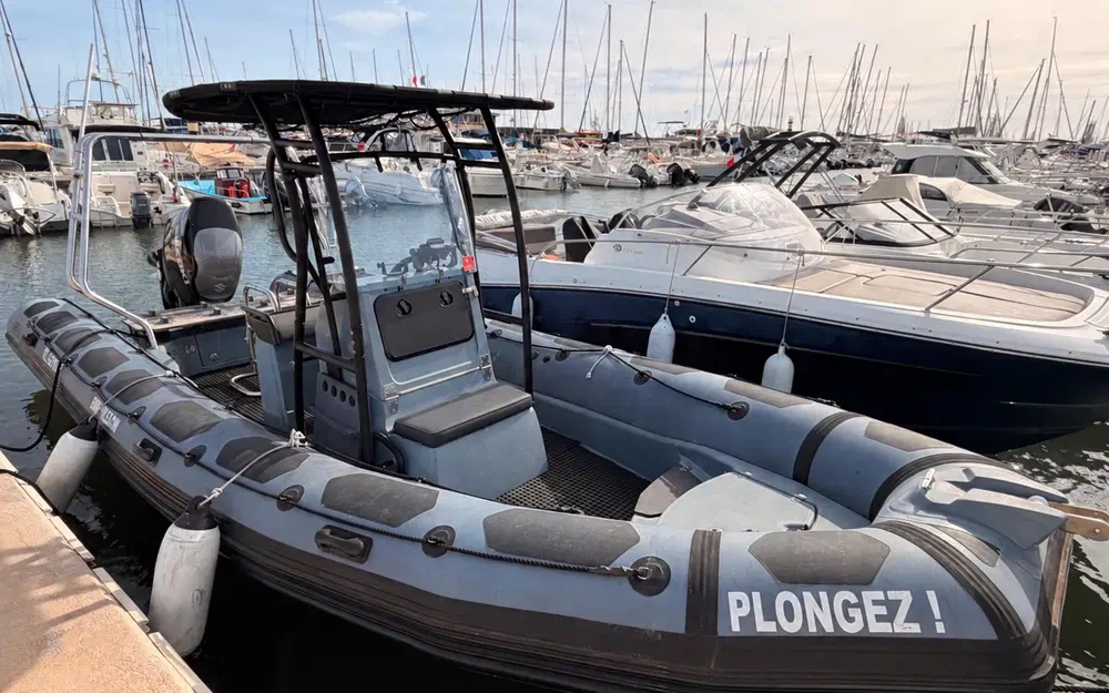 slider 1 Aka Marine R75 C Hypalon
