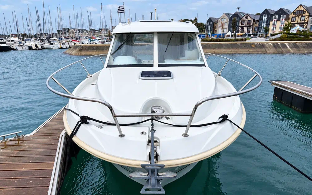 slider 1 Beneteau Antares 8