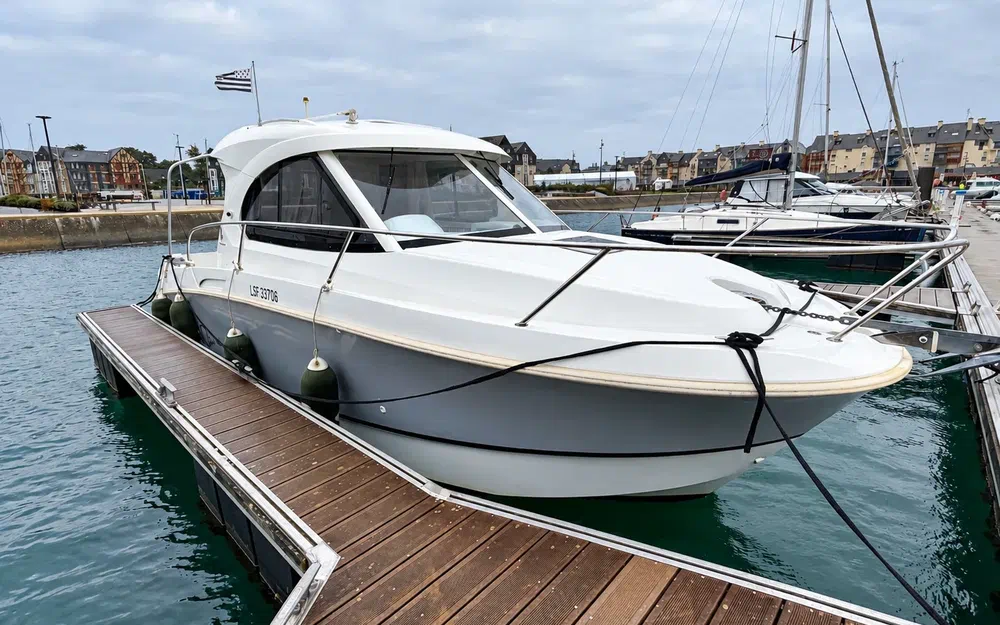 slider 2 Beneteau Antares 8