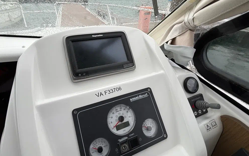 slider 4 Beneteau Antares 8