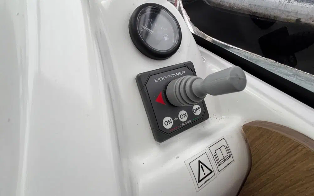 slider 5 Beneteau Antares 8