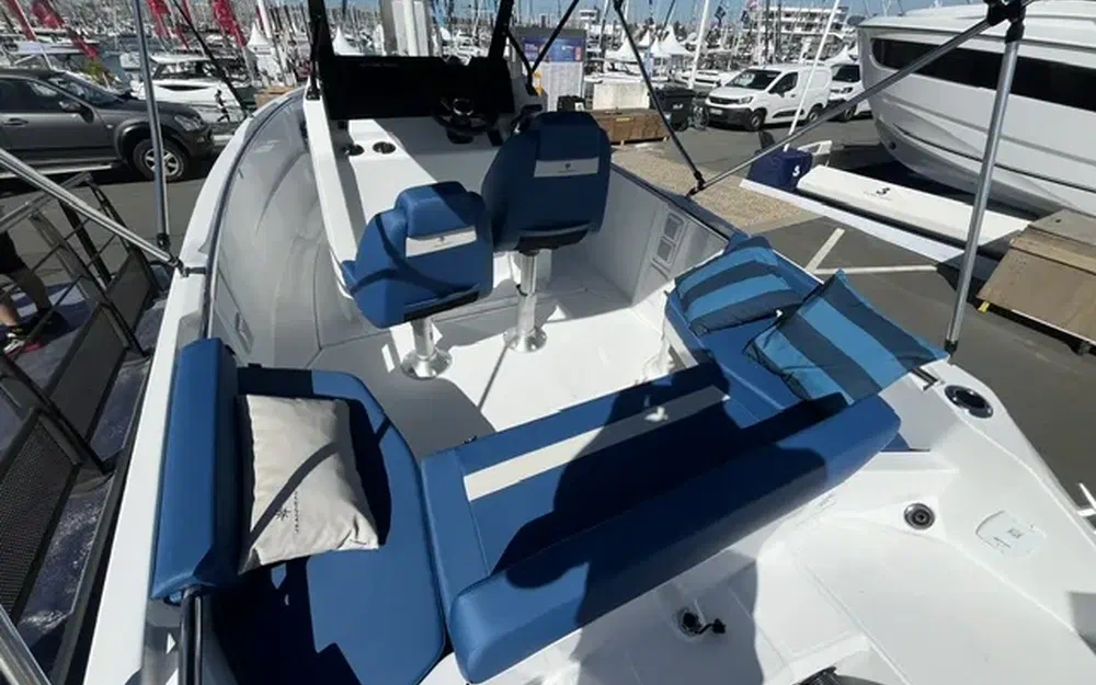 slider 8 Jeanneau Cap Camarat