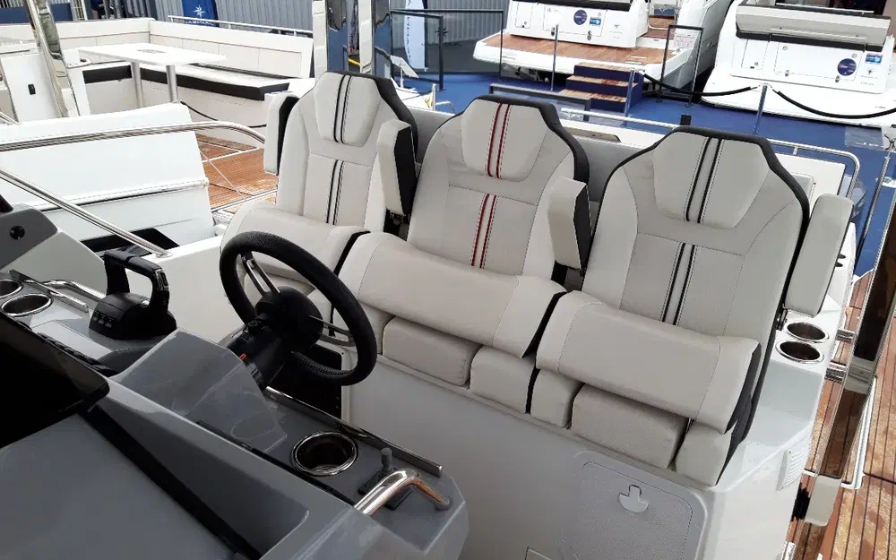 slider 19 Jeanneau Cap Camarat 10.5 WA Cap Camarat 10.5 Wa Serie 2