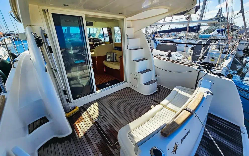slider 4 Jeanneau Prestige 32 Fly