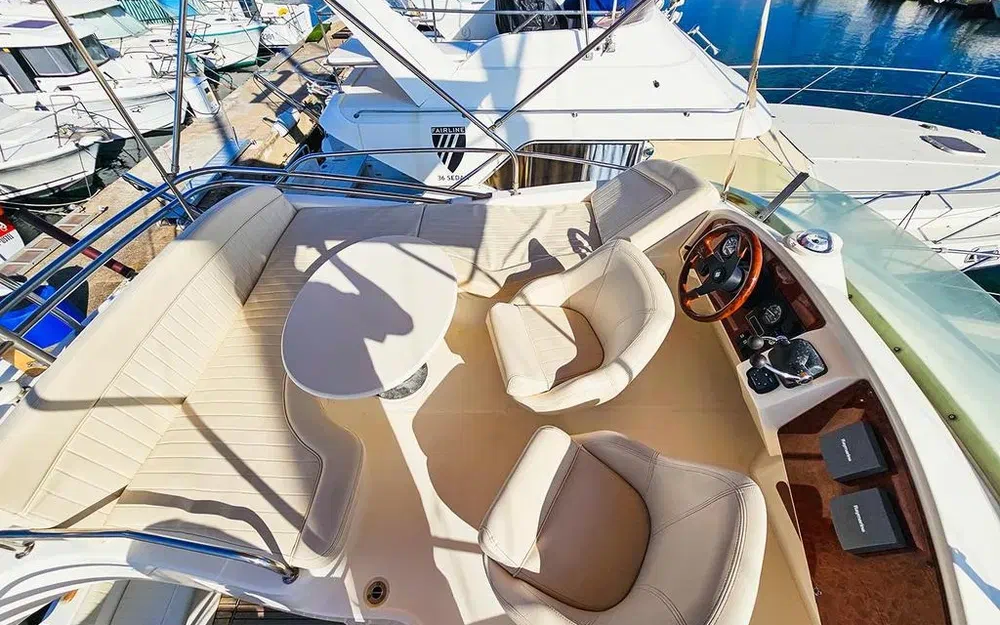 slider 7 Jeanneau Prestige 32 Fly