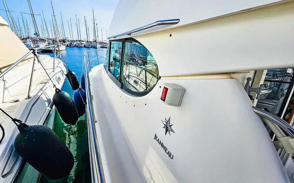 slider 8 Jeanneau Prestige 32 Fly