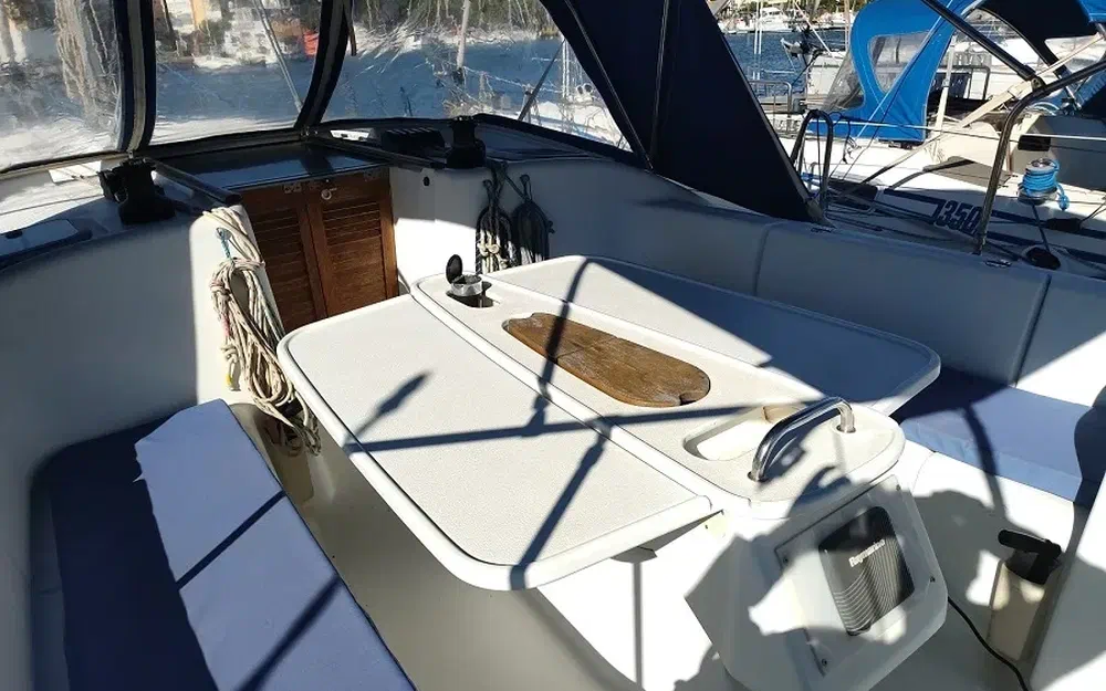 slider 10 Beneteau Cyclades 39.3