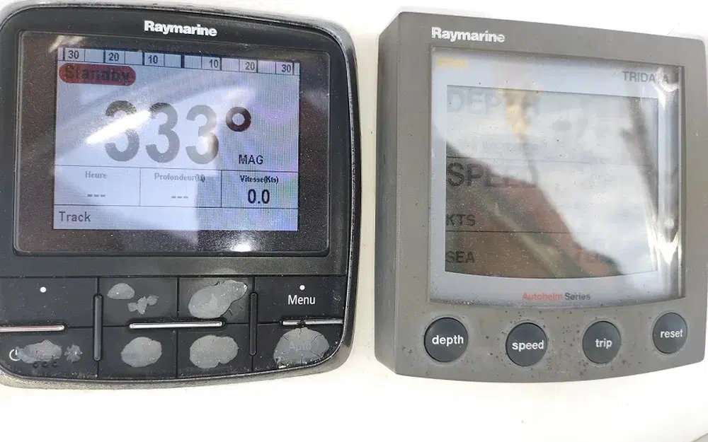 slider 7 Beneteau Cyclades 39.3