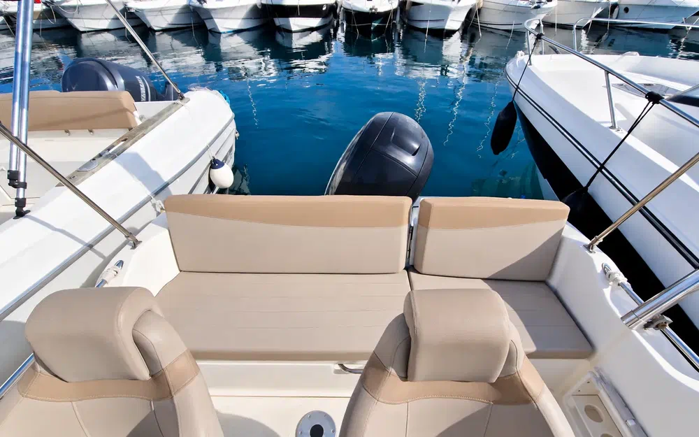 slider 8 Quicksilver 605 Sundeck