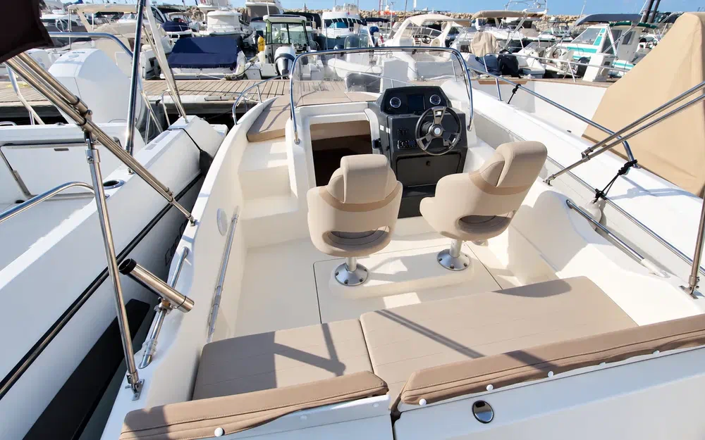 slider 9 Quicksilver 605 Sundeck