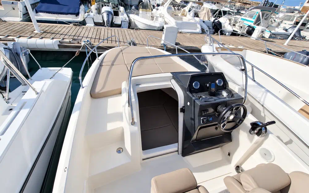 slider 10 Quicksilver 605 Sundeck