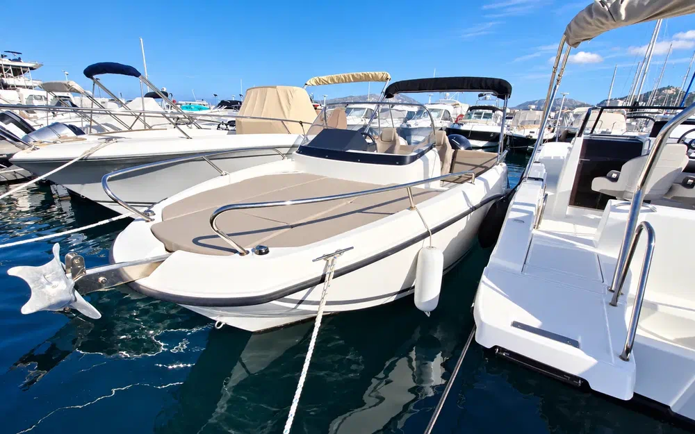 slider 12 Quicksilver 605 Sundeck