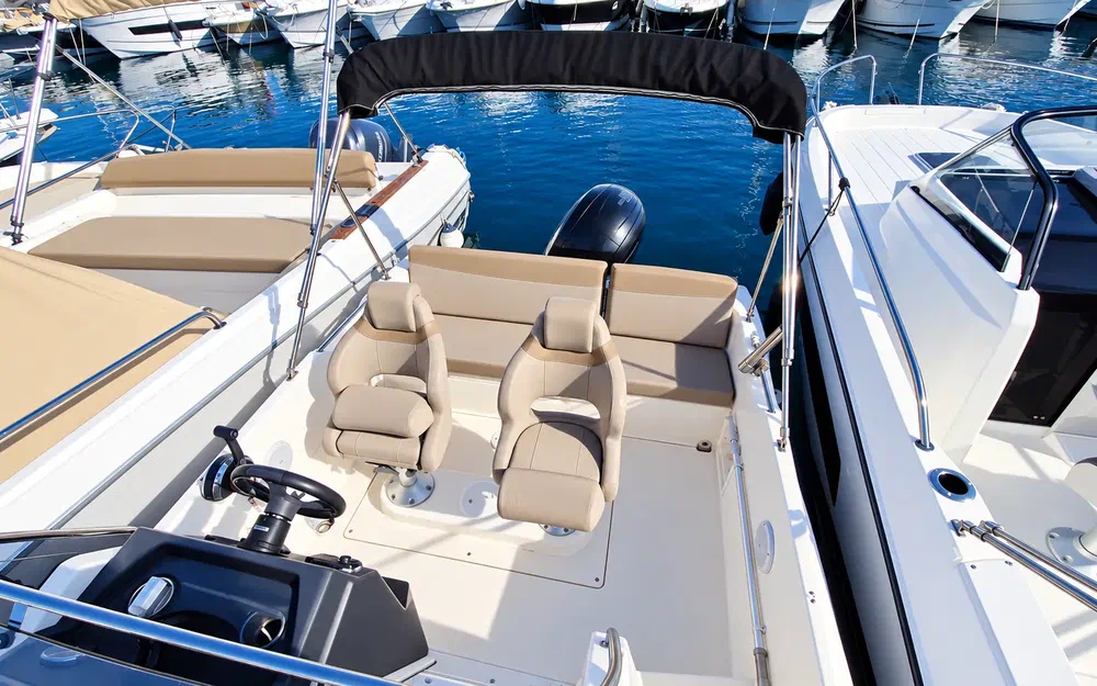 slider 3 Quicksilver 605 Sundeck