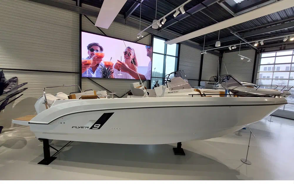 slider 0 Beneteau Flyer 9 Spacedeck