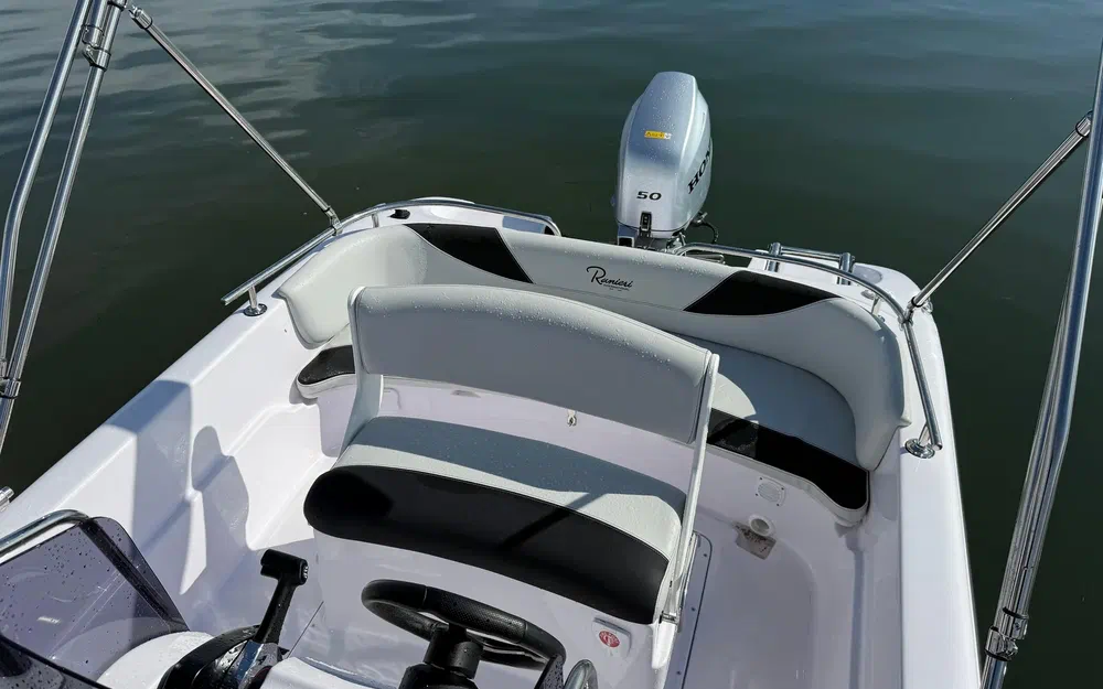 slider 6 Ranieri Voyager 17