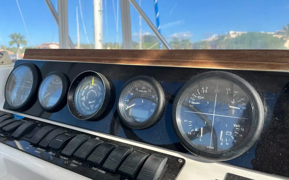 slider 10 Luhrs 36 Convertible
