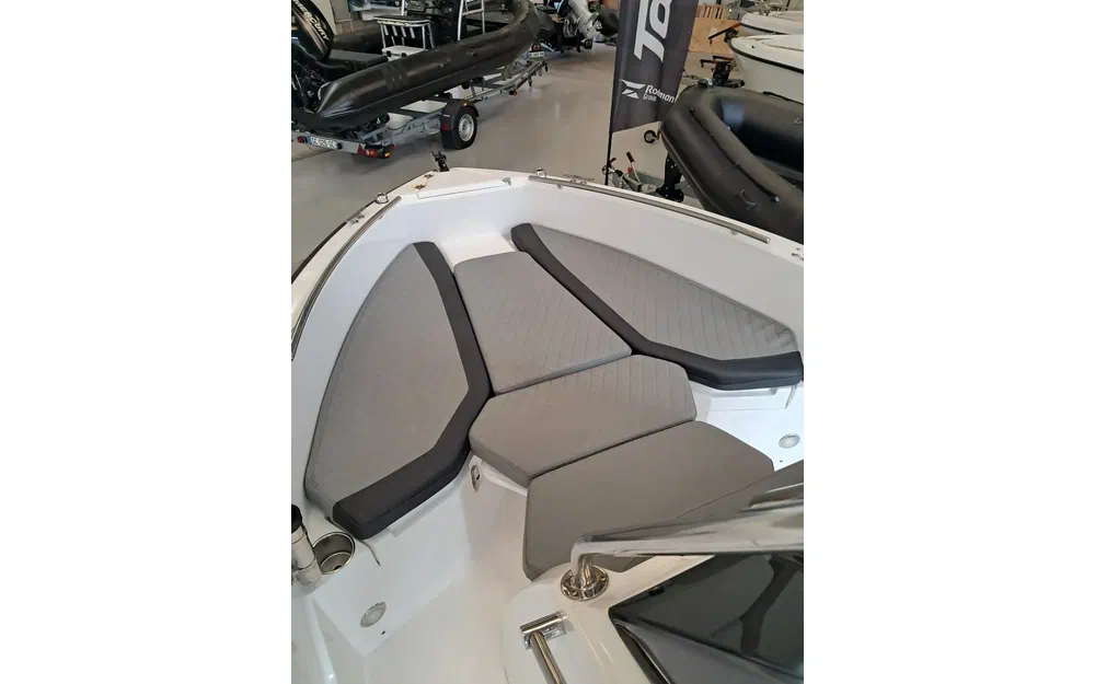 slider 2 Compass Boat 190