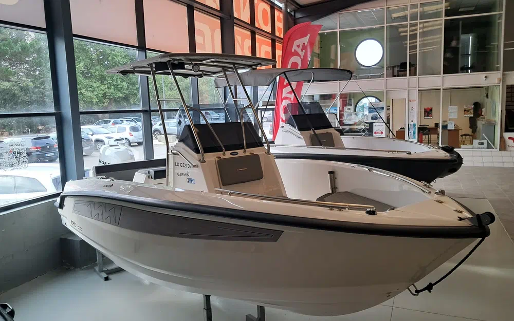 slider 5 Compass Boat 190