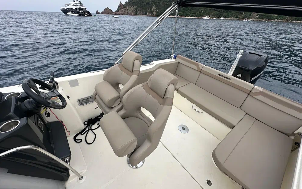 slider 11 Quicksilver Activ 755 Sundeck