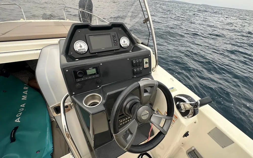 slider 8 Quicksilver Activ 755 Sundeck
