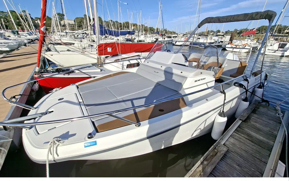 slider 1 Beneteau Flyer 7 SUNdeck