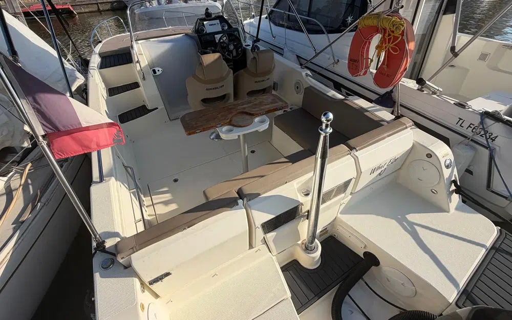 slider 7 Quicksilver Activ 755 Sundeck