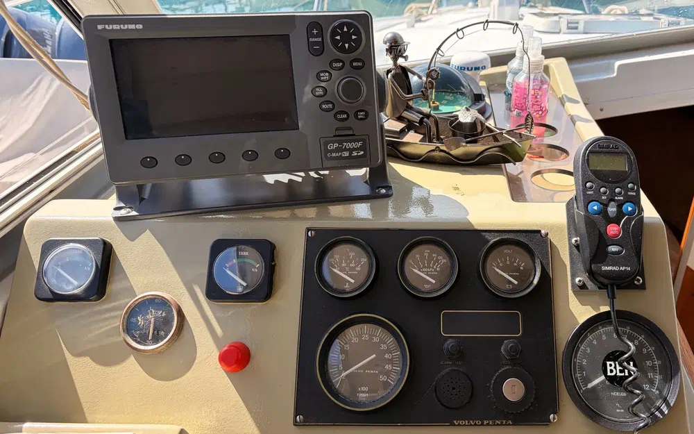 slider 39 Beneteau Antares 860