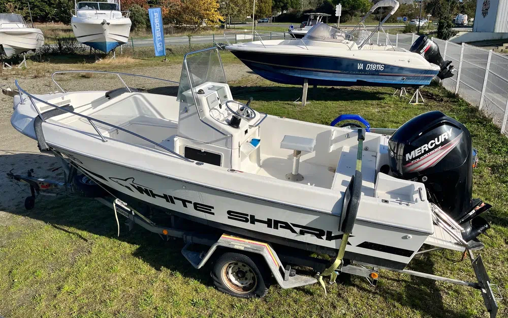 slider 0 Kelt White Shark 175