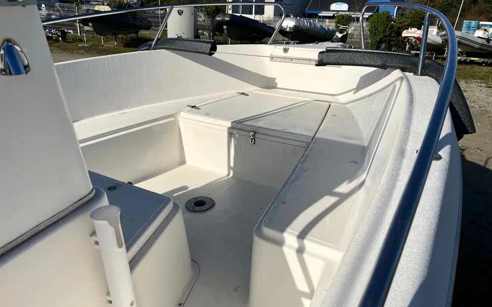 slider 4 Kelt White Shark 175