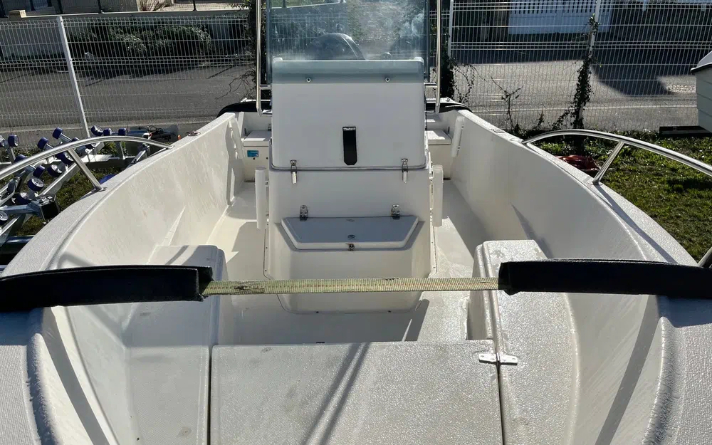slider 5 Kelt White Shark 175