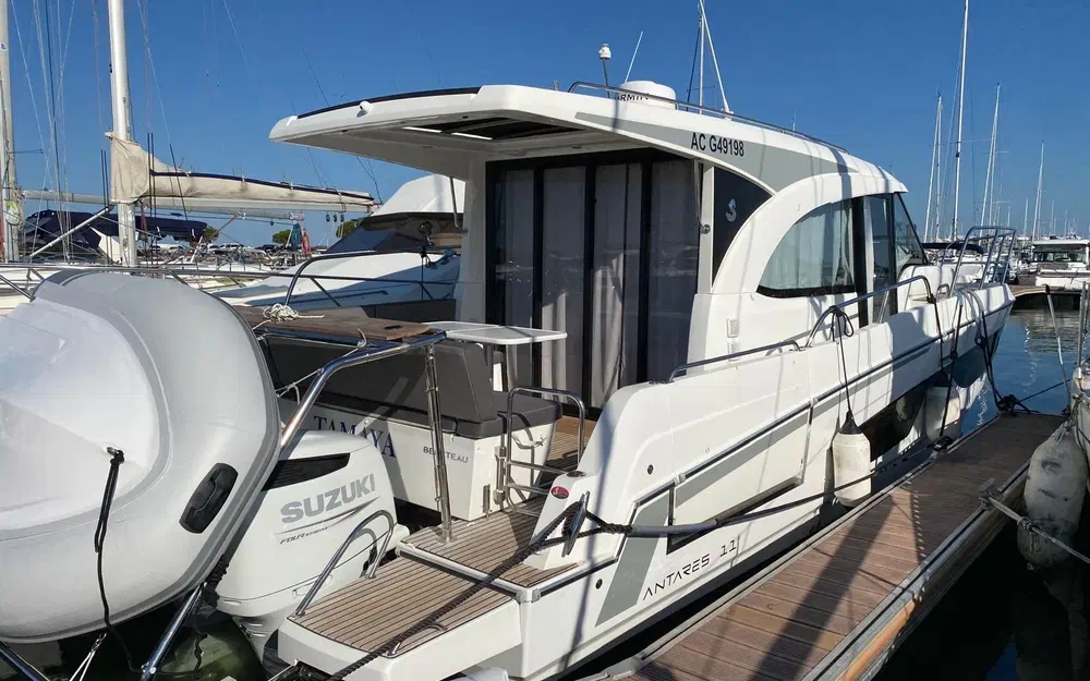 slider 0 Beneteau Antares 11