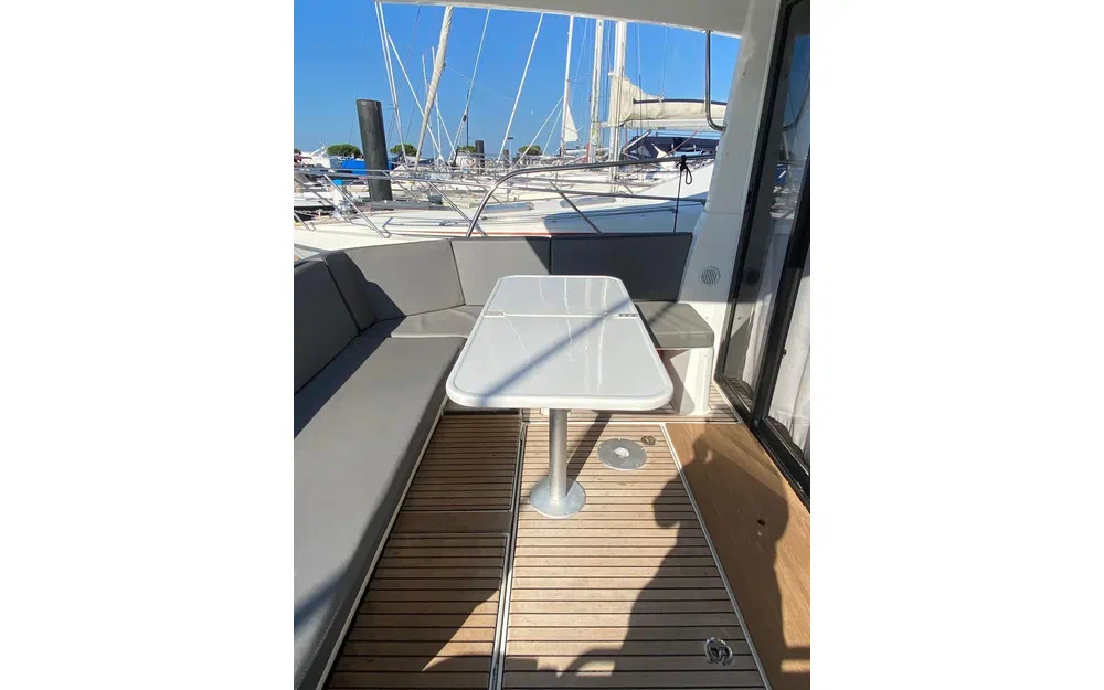 slider 11 Beneteau Antares 11