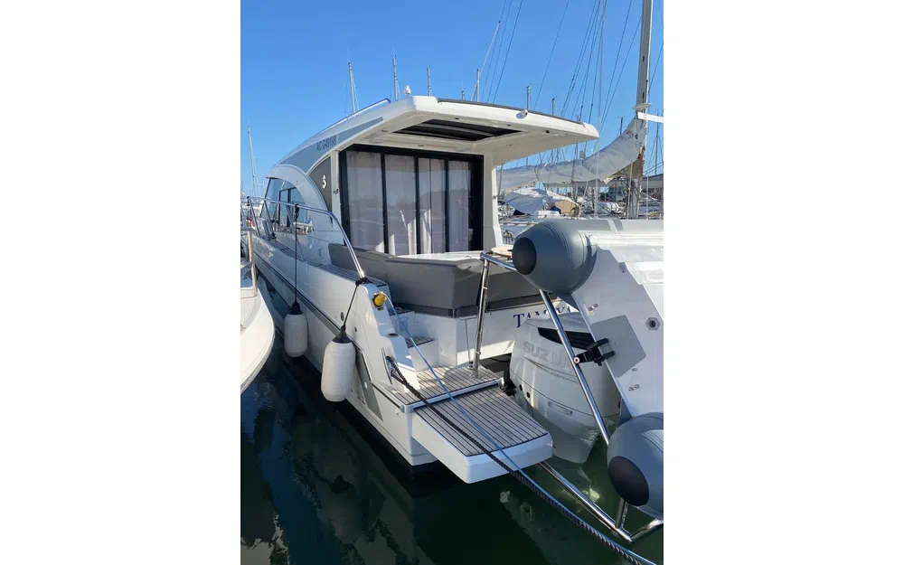 slider 1 Beneteau Antares 11