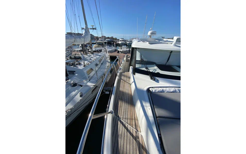 slider 6 Beneteau Antares 11