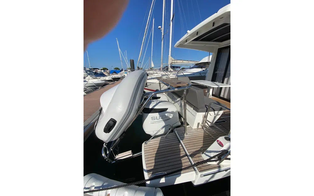 slider 8 Beneteau Antares 11