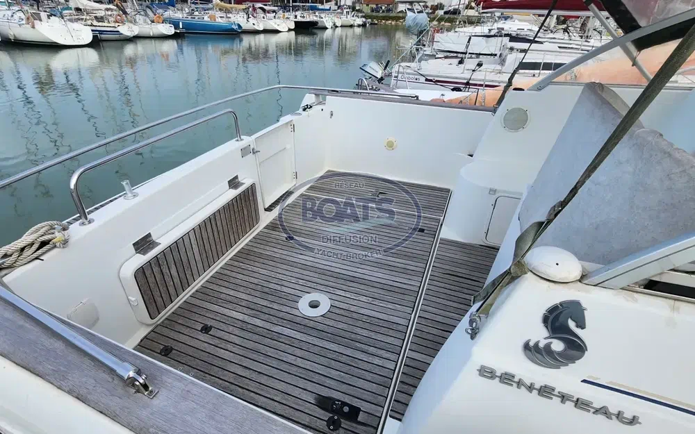 slider 9 Beneteau Ombrine 800